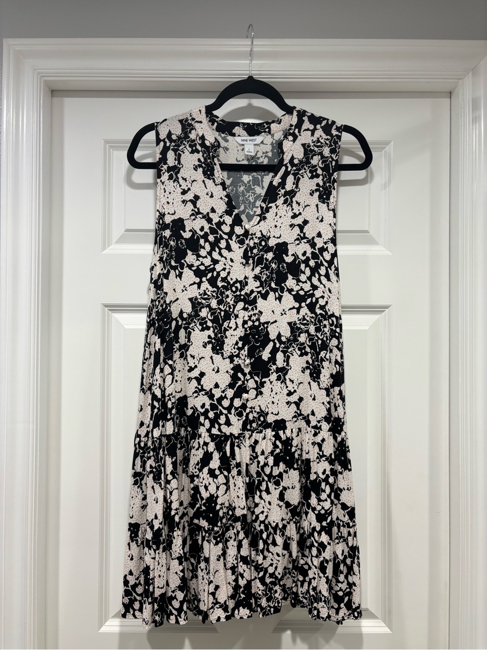 Nine West Black and White Floral V-Neck Sleeveless Mini Dress